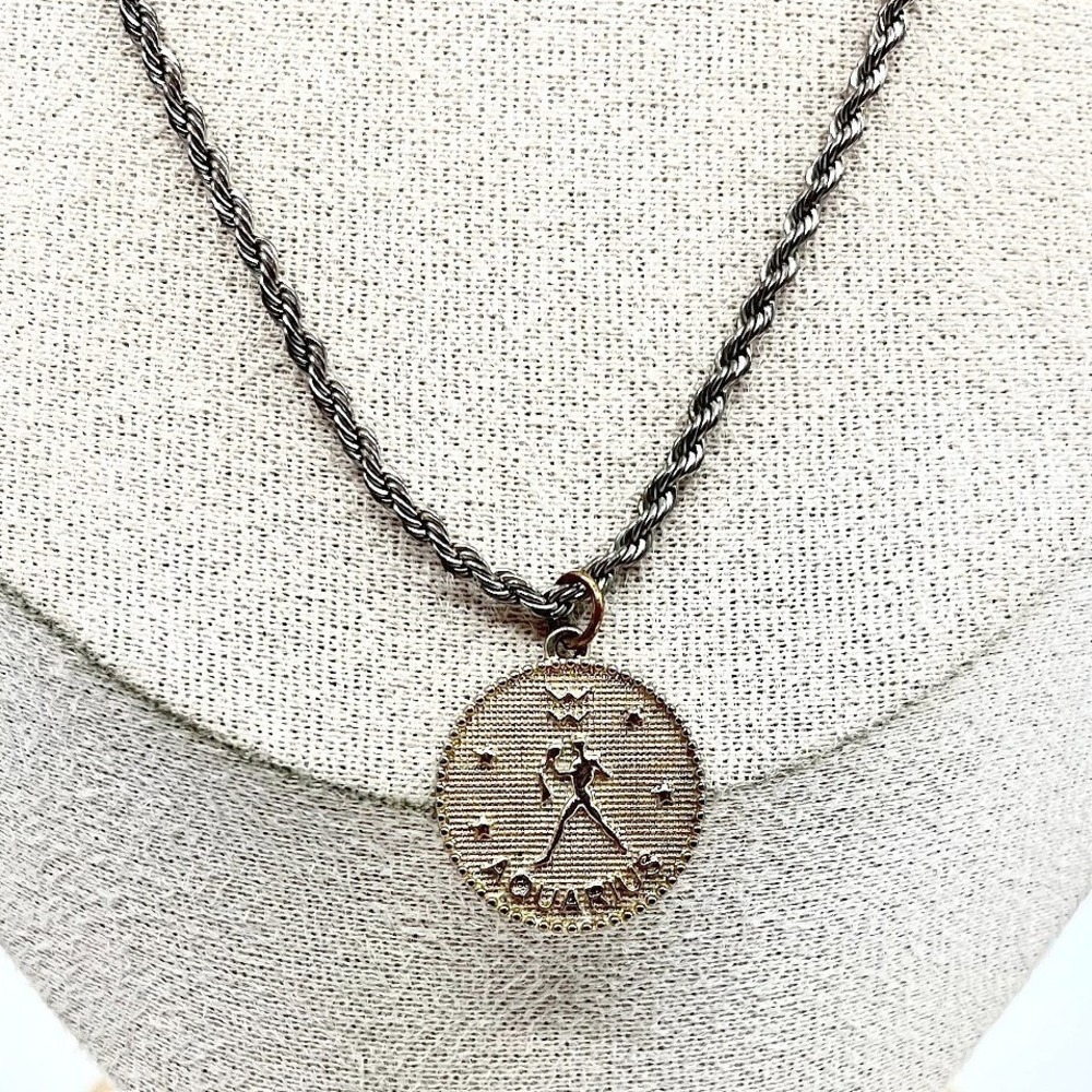 Vintage Y2K Aquarius Zodiac Coin Pendant Two Tone Rope Chain Necklace Retro Boho